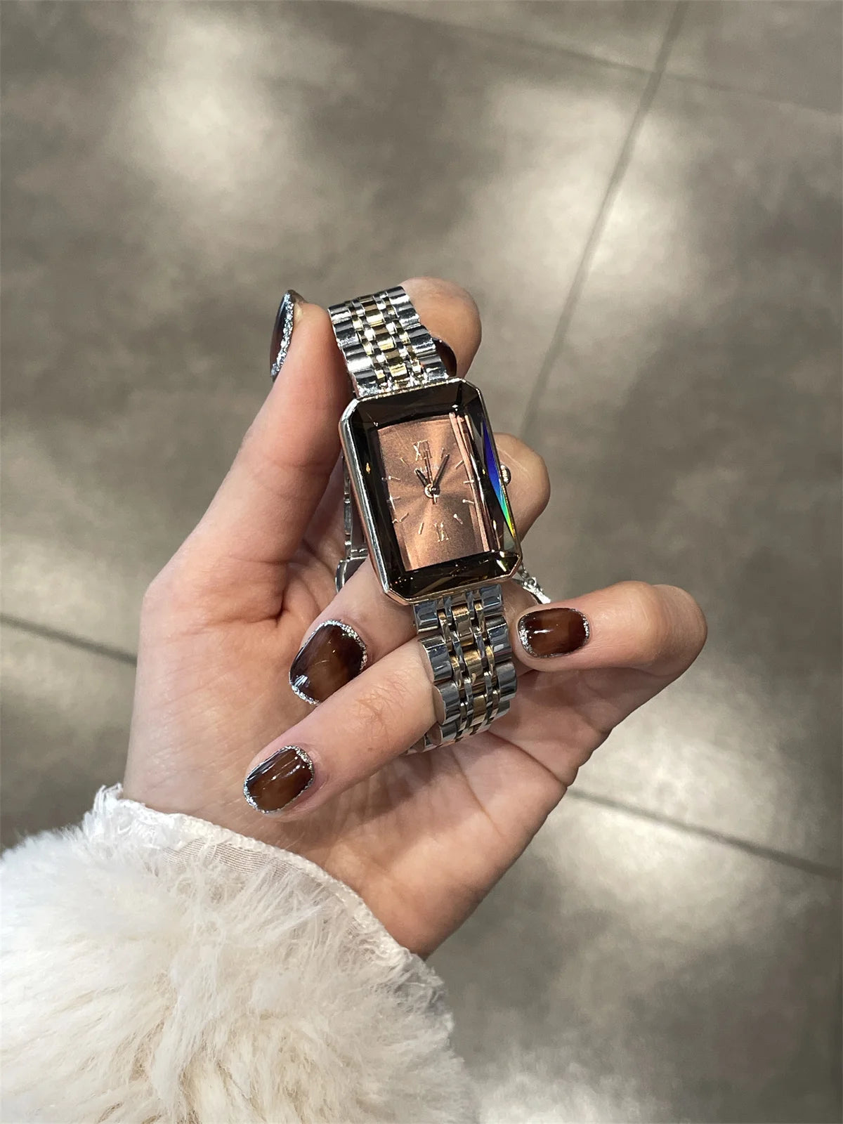 CILOA Latest Workplace Women's Watch, Female Art